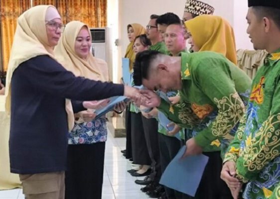 Guru dan Tendik Jenjang SD Kota Bandar Lampung Terima SPMT