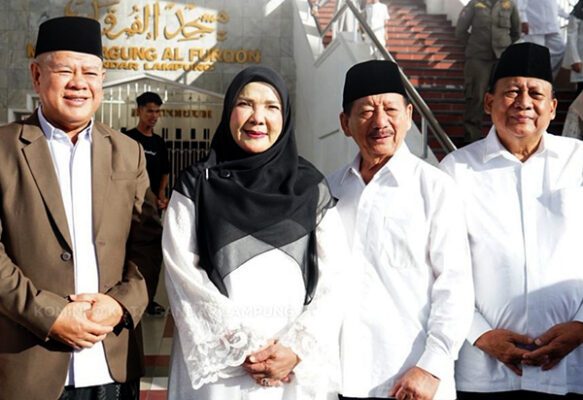 Bunda Eva dan Keluarga Salat Idul Adha 1447 H di Masjid Al Furqon